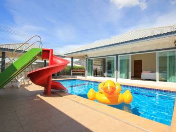 Freestanding 3 Bed Holiday Home With Easy Access From Phetkasem Road - Cha Am