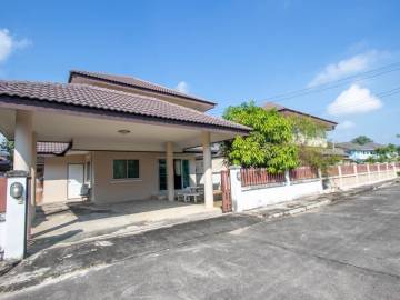 3 Bedroom family style 2 storey house for sale at Cattleya Village, Nong Chom