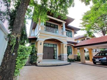 4 Beds Detached house in Ekkamai For Rent