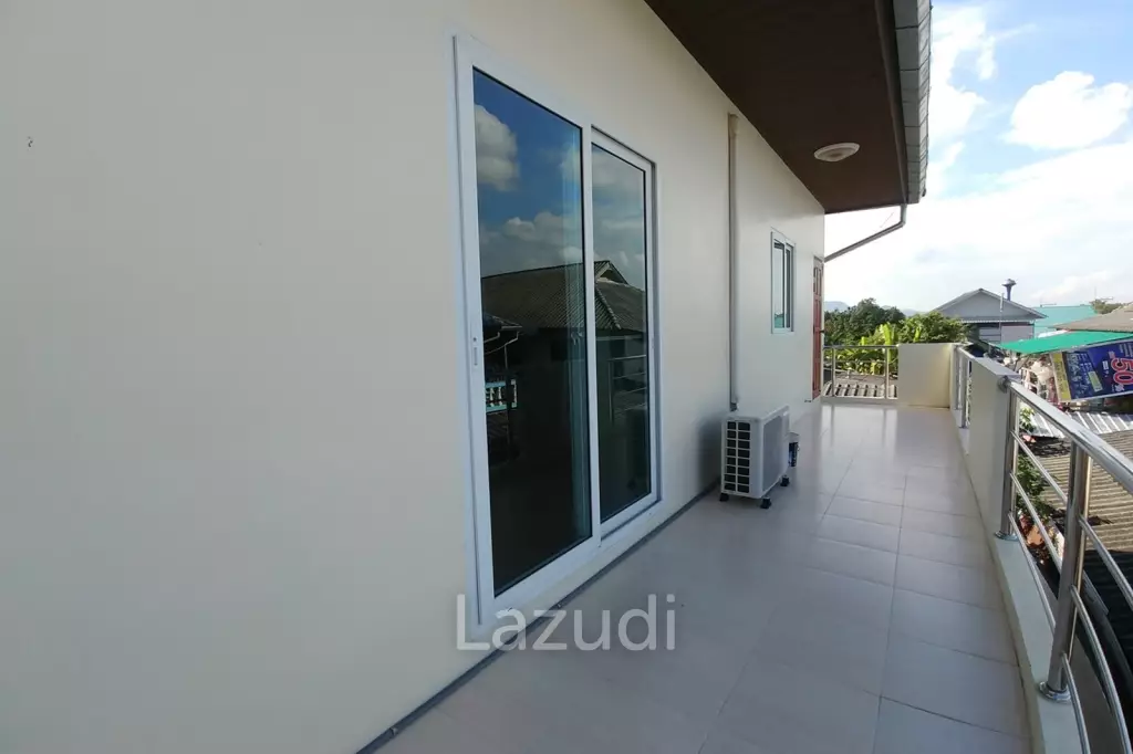 Cozy 4 Bedrooms House With Large Balcony.
