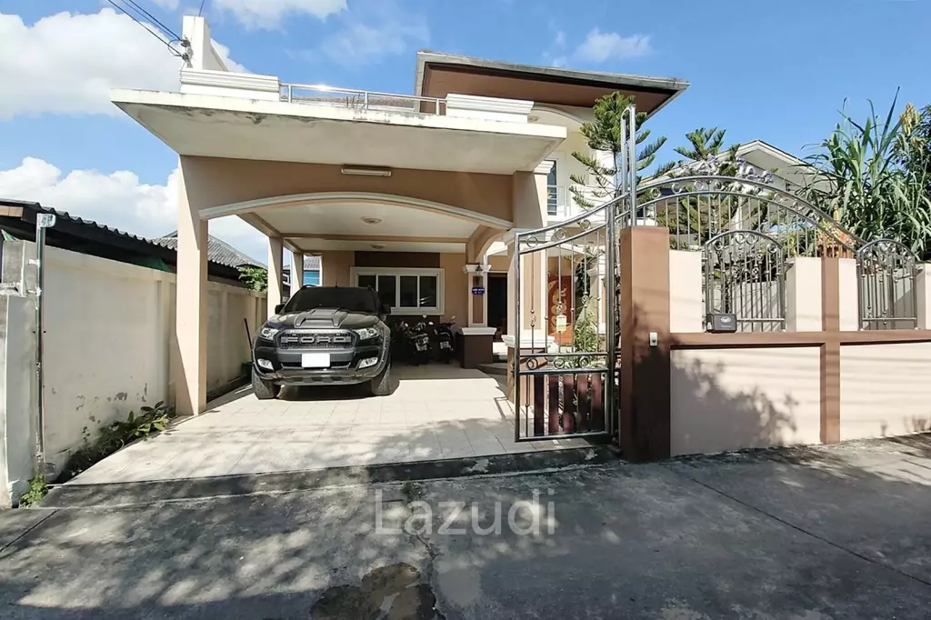 Cozy 4 Bedrooms House With Large Balcony.