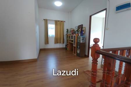 Cozy 4 Bedrooms House With Large Balcony.