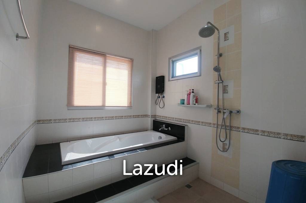 Cozy 4 Bedrooms House With Large Balcony.