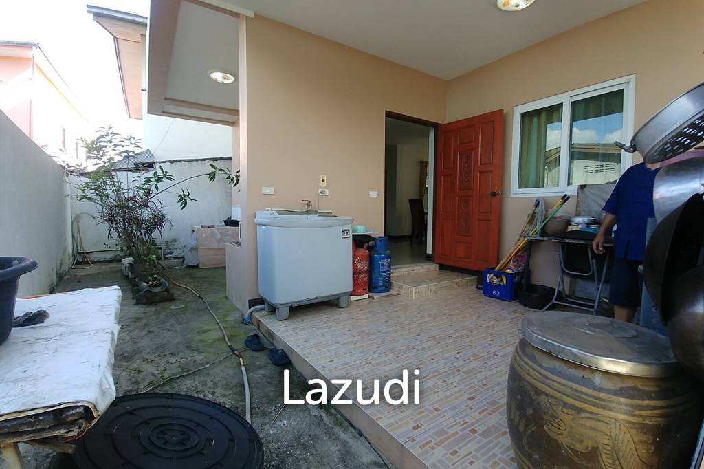 Cozy 4 Bedrooms House With Large Balcony.