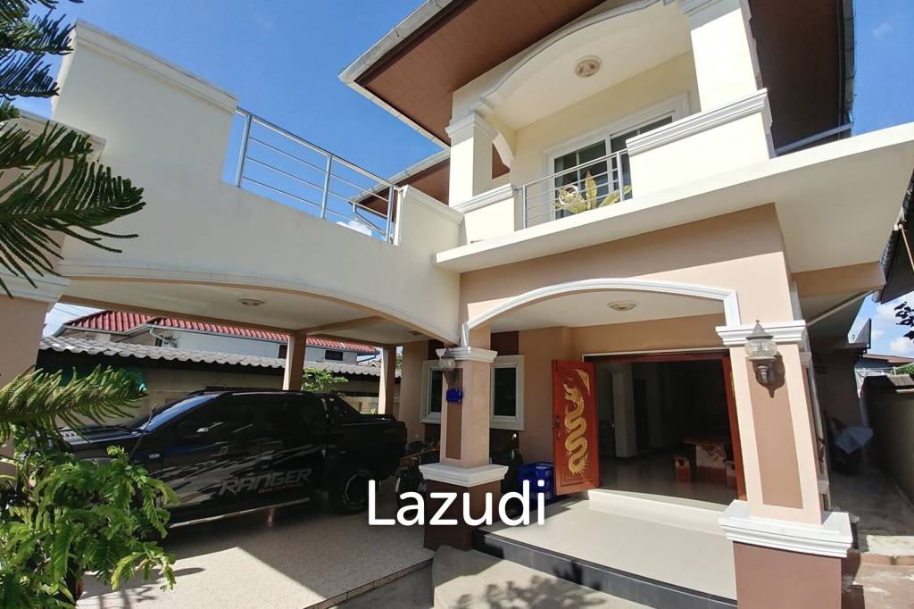 Cozy 4 Bedrooms House With Large Balcony.