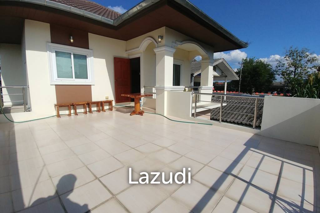Cozy 4 Bedrooms House With Large Balcony.