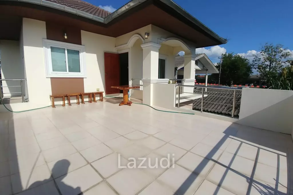 Cozy 4 Bedrooms House With Large Balcony.