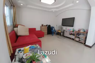 Cozy 4 Bedrooms House With Large Balcony.