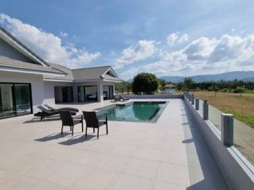 200 sq.m modern pool house for sale set in over 6 Rai
