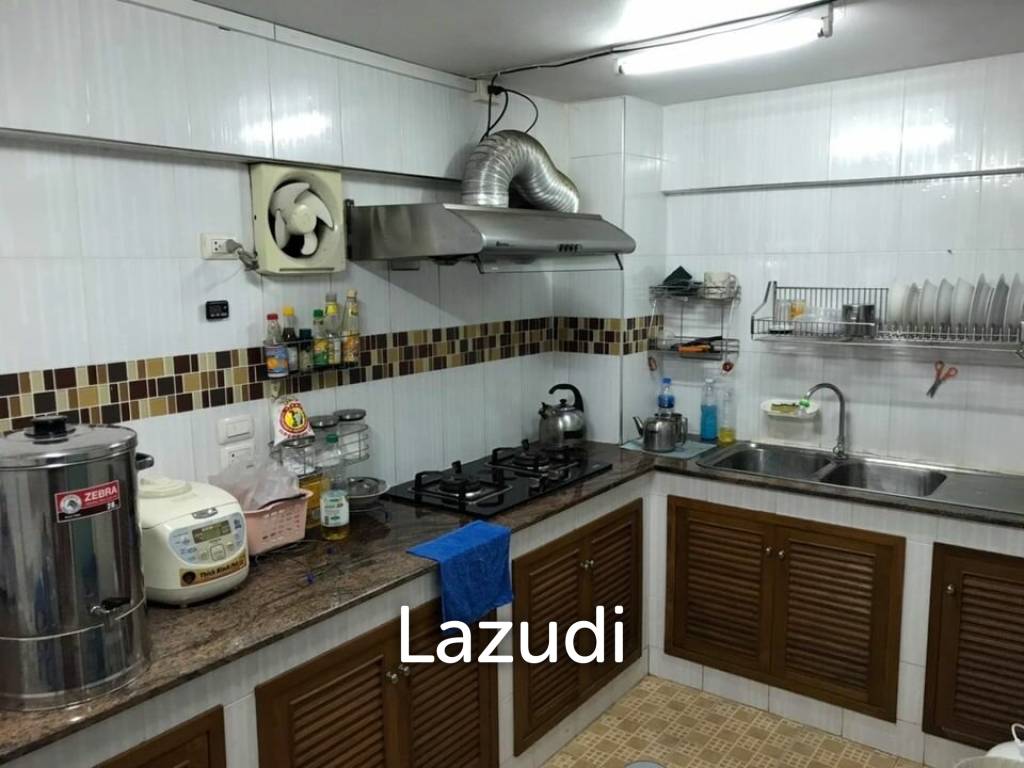 4 Storey Townhouse For Sale in Rama 4