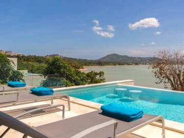 Beachside 4 Bedroom Sea-view Pool Villa in Plai Laem