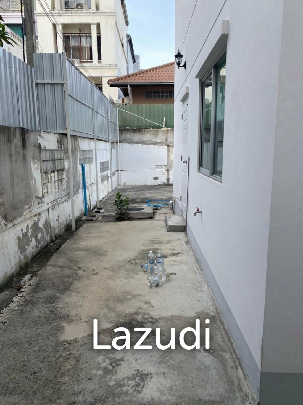 3 Beds Detached House For Sale in Sukhumvit 101/1