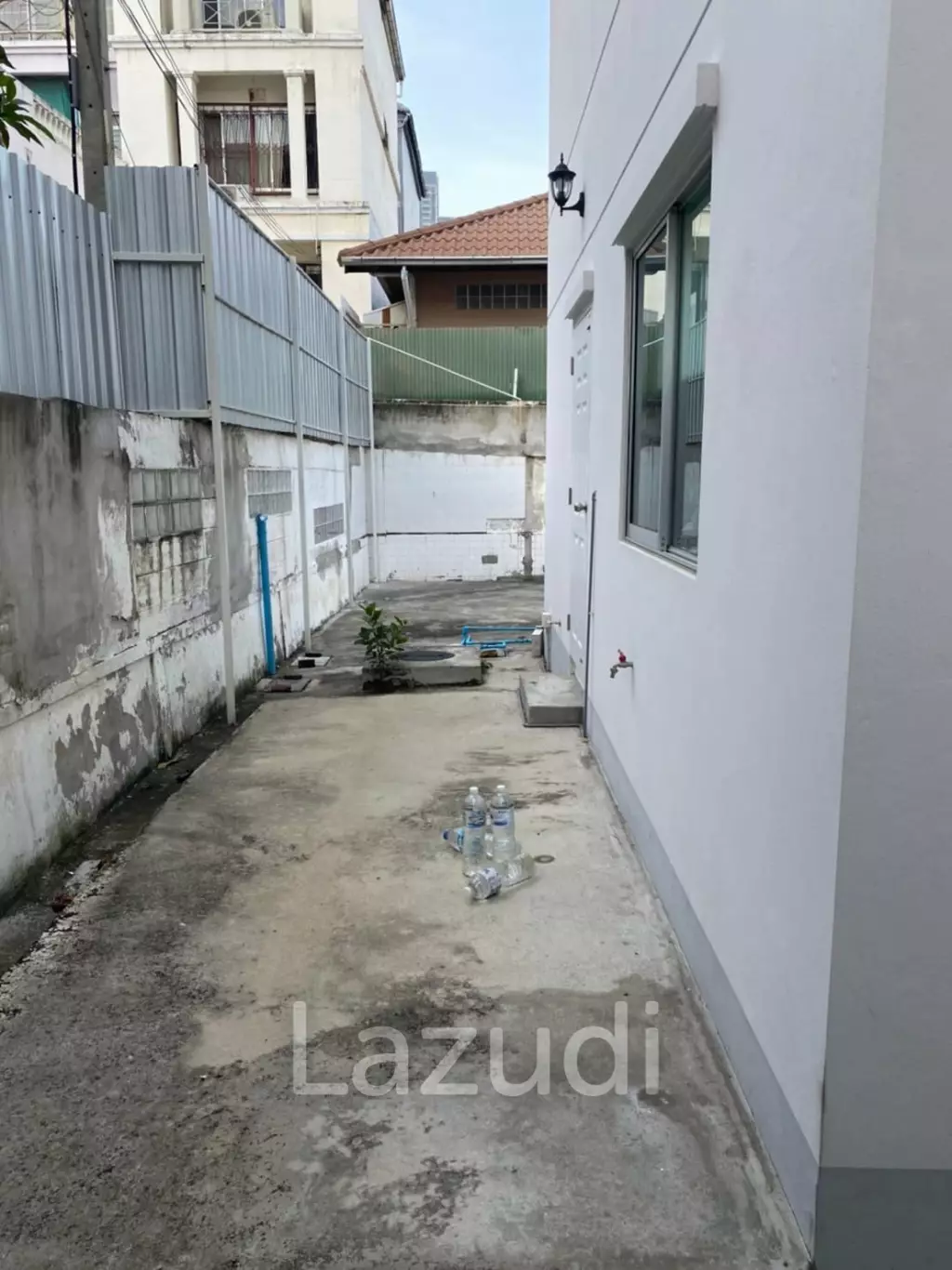 3 Beds Detached House For Sale in Sukhumvit 101/1