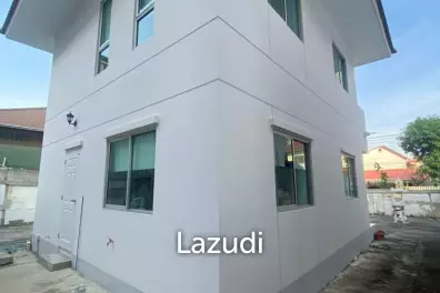 3 Beds Detached House For Sale in Sukhumvit 101/1