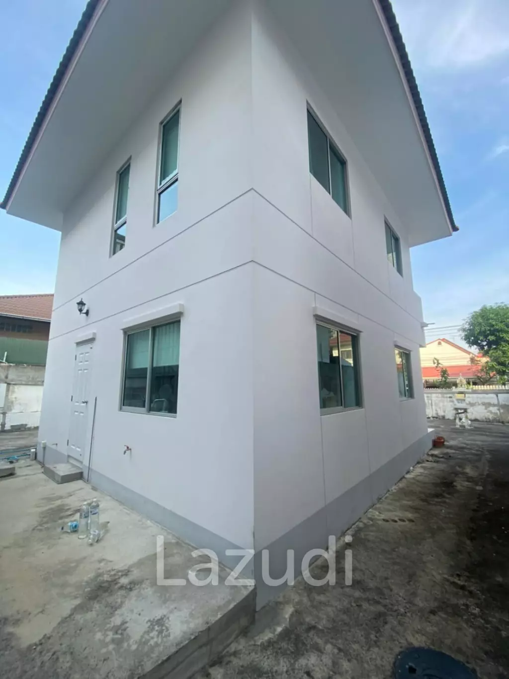 3 Beds Detached House For Sale in Sukhumvit 101/1