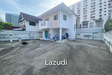 3 Beds Detached House For Sale in Sukhumvit 101/1