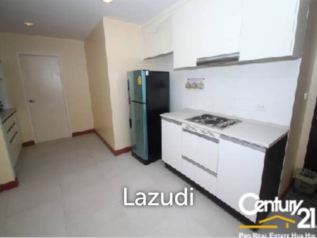 3 Bedrooms Apartment for Rent in Town