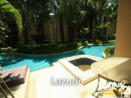 3 Bedrooms Beachfront Apartment for Rent in Town