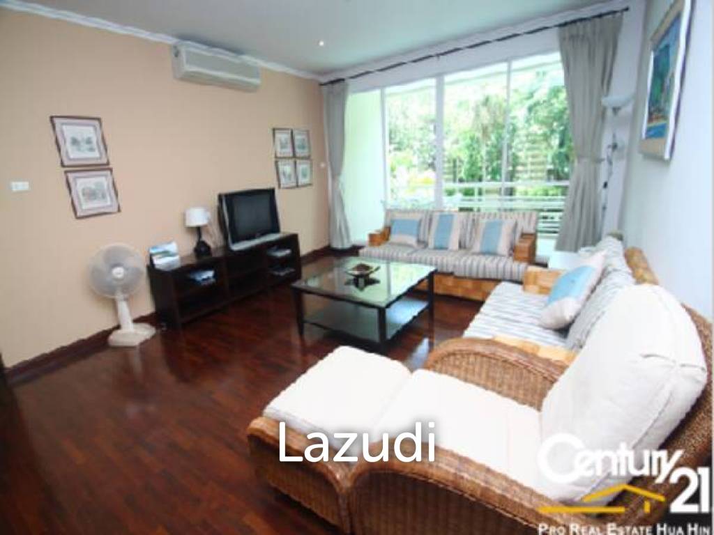 3 Bedrooms Beachfront Apartment for Rent in Town