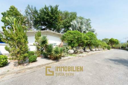 Luxury Family Pool Villa On Golf Course