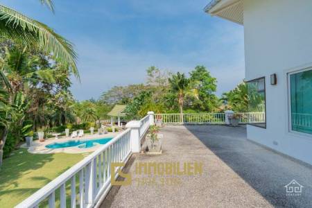 Luxury Family Pool Villa On Golf Course