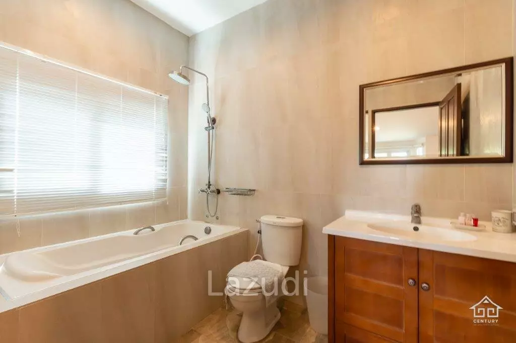 Luxury Family Pool Villa On Golf Course