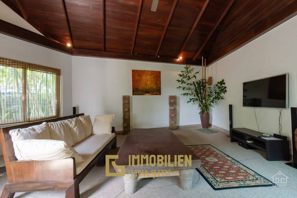 2,400 qm 7 Bett 6 Bad Villa Für Verkauf