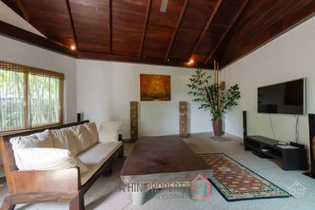 Luxury Family Pool Villa On Golf Course