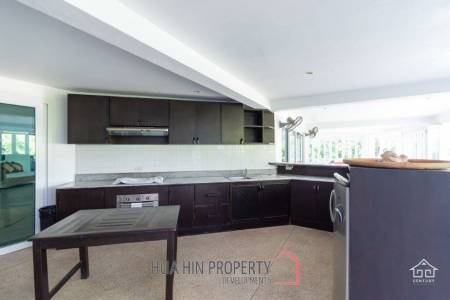 Luxury Family Pool Villa On Golf Course