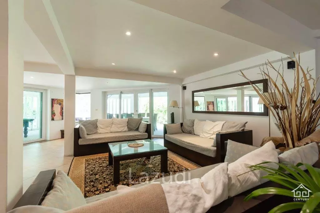 Luxury Family Pool Villa On Golf Course