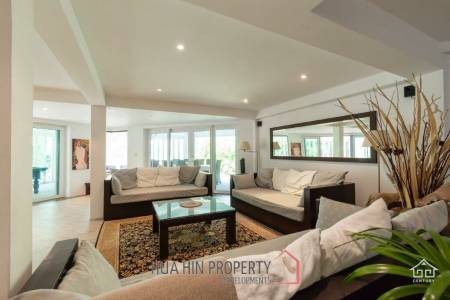 Luxury Family Pool Villa On Golf Course