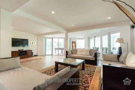 Luxury Family Pool Villa On Golf Course