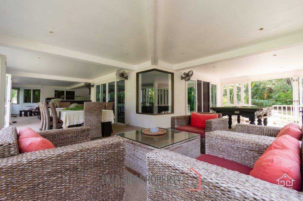 Luxury Family Pool Villa On Golf Course