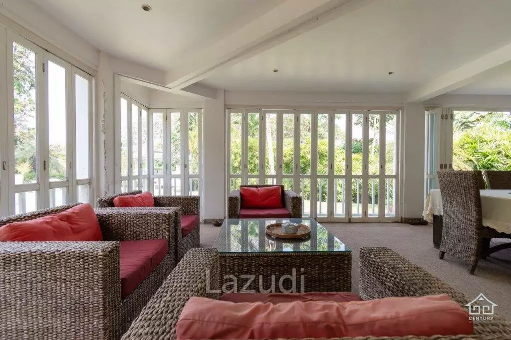 Luxury Family Pool Villa On Golf Course