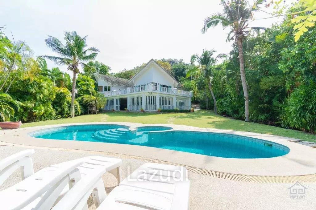 Luxury Family Pool Villa On Golf Course