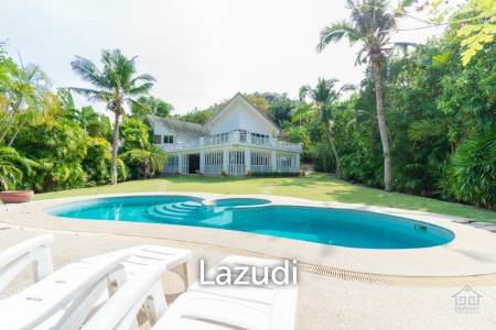 Luxury Family Pool Villa On Golf Course