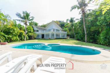 Luxury Family Pool Villa On Golf Course