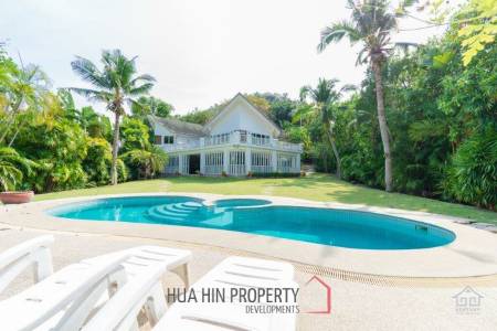 Luxury Family Pool Villa On Golf Course