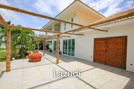 PALM GATE : Large 4 bed 2 storey Pool Villa with additional Buildings on large Land Plot.