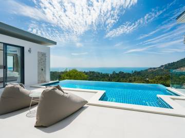 Prime Location 3 Bedroom Seaview Villa in Chaweng Noi for sale