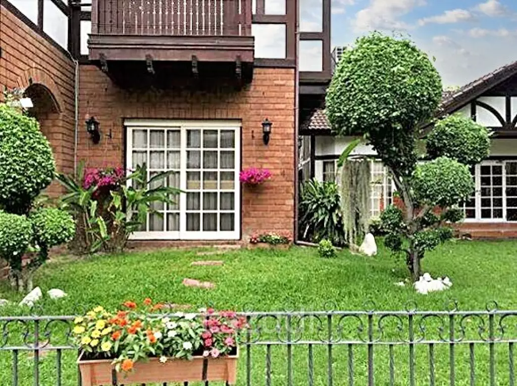 4 Bedrooms Detached House For Sale in On Nut