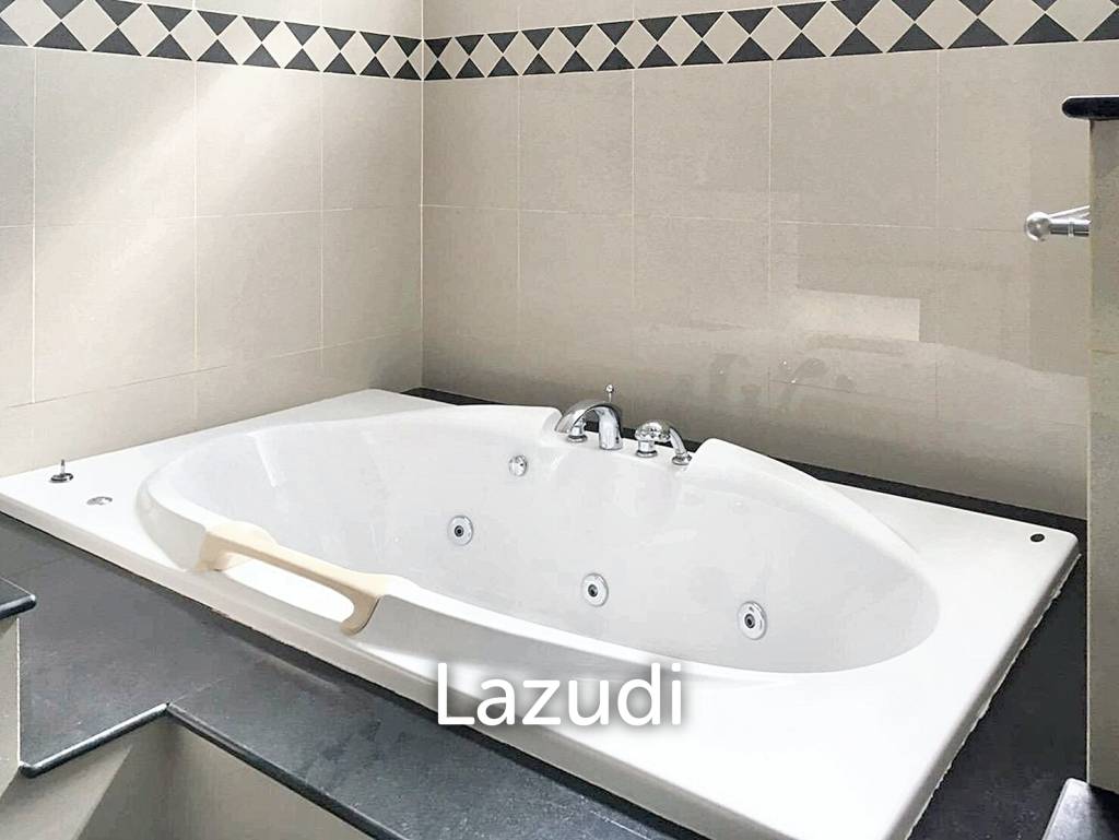4 Bedrooms Detached House For Sale in On Nut