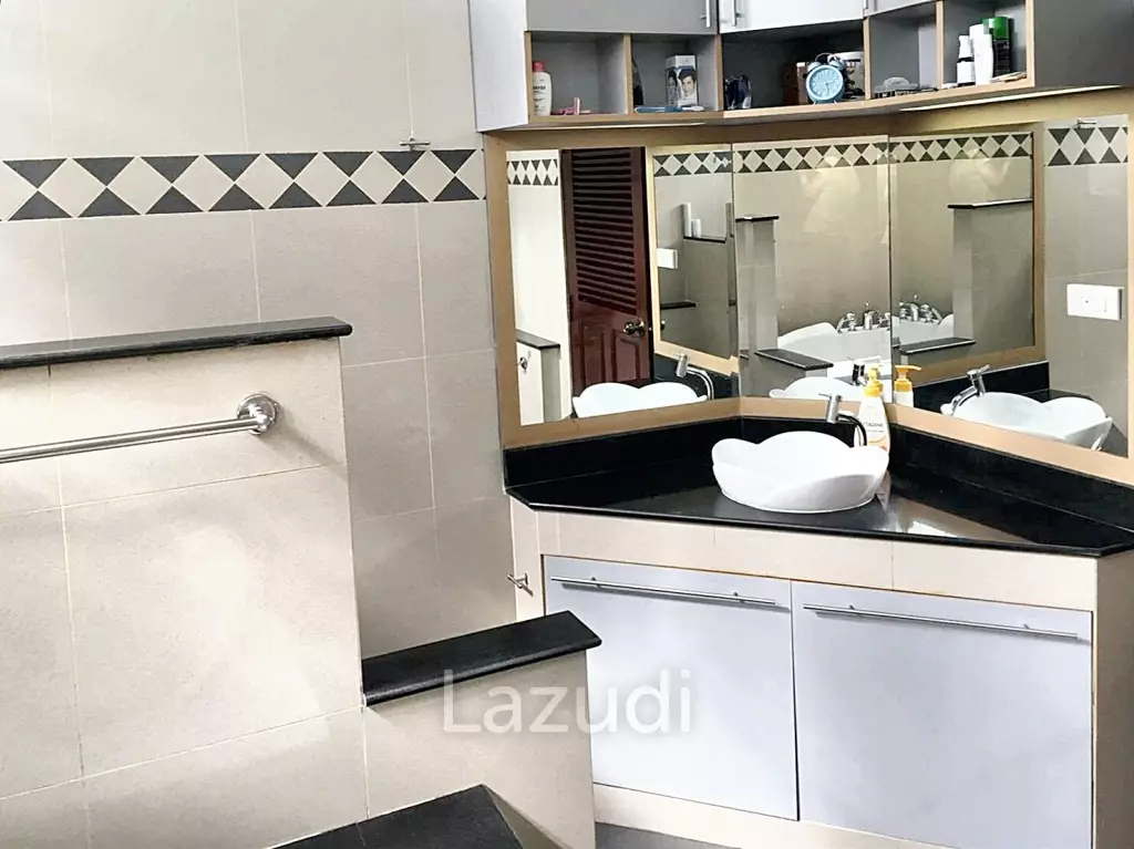 4 Bedrooms Detached House For Sale in On Nut