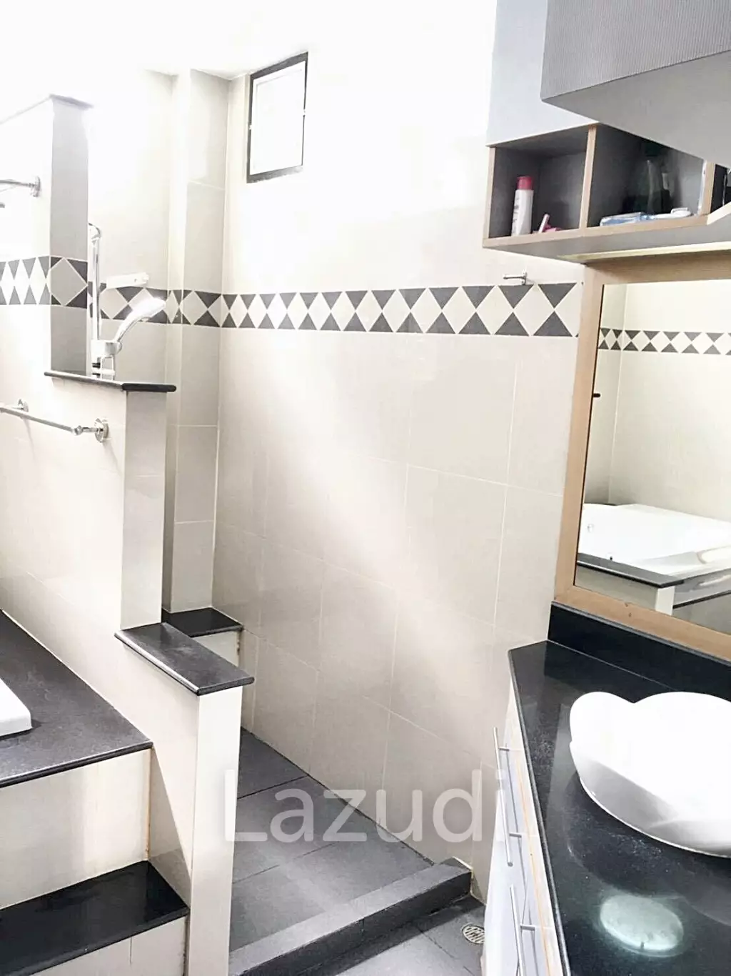4 Bedrooms Detached House For Sale in On Nut