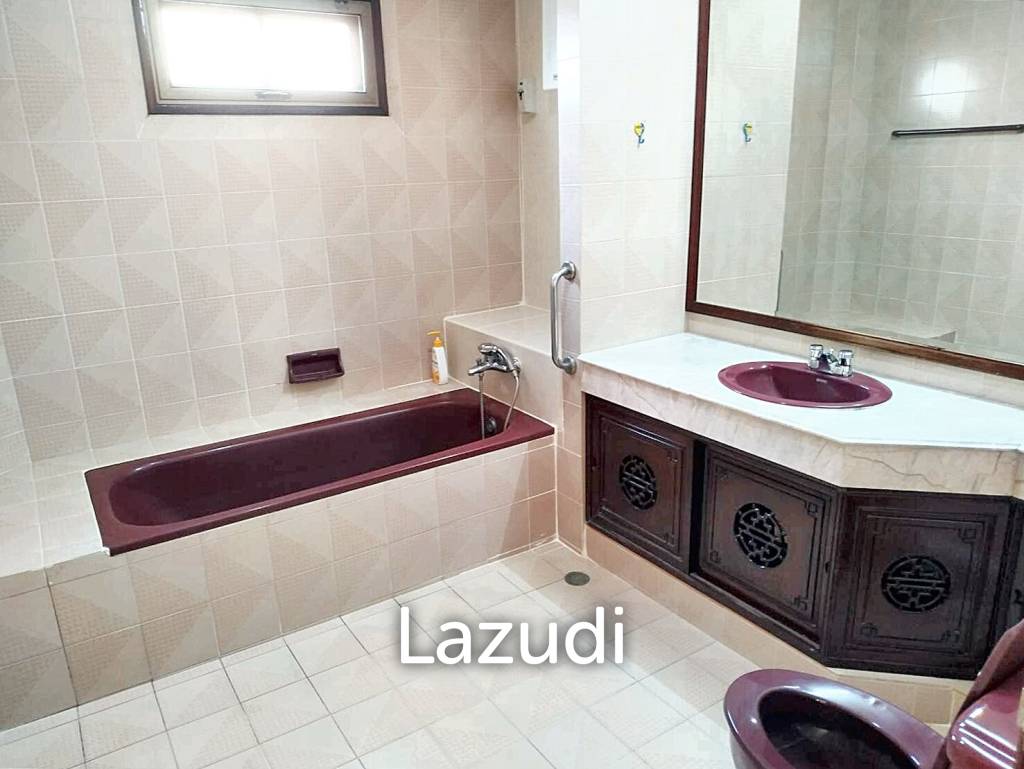 4 Bedrooms Detached House For Sale in On Nut