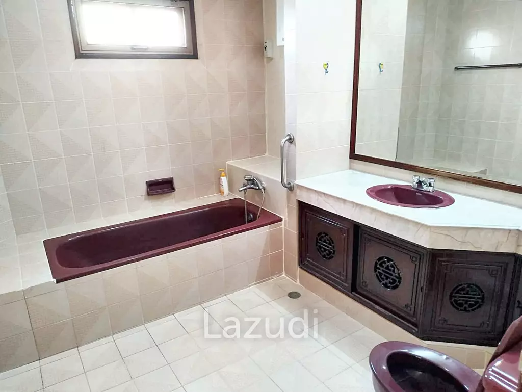 4 Bedrooms Detached House For Sale in On Nut