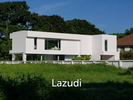 บ้านสไตล์โมเดิร์นพร้อมวิวที่สวยงามในสนามกอล์ฟ บ้านสไตล์โมเดิร์นพร้อมวิวที่สวยงามในสนามกอล์ฟ
