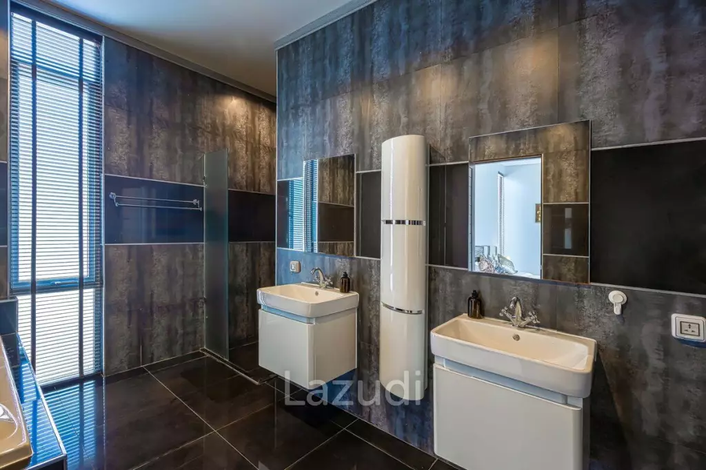 BLACK LOTUS : Quality 3 bed pool villa
