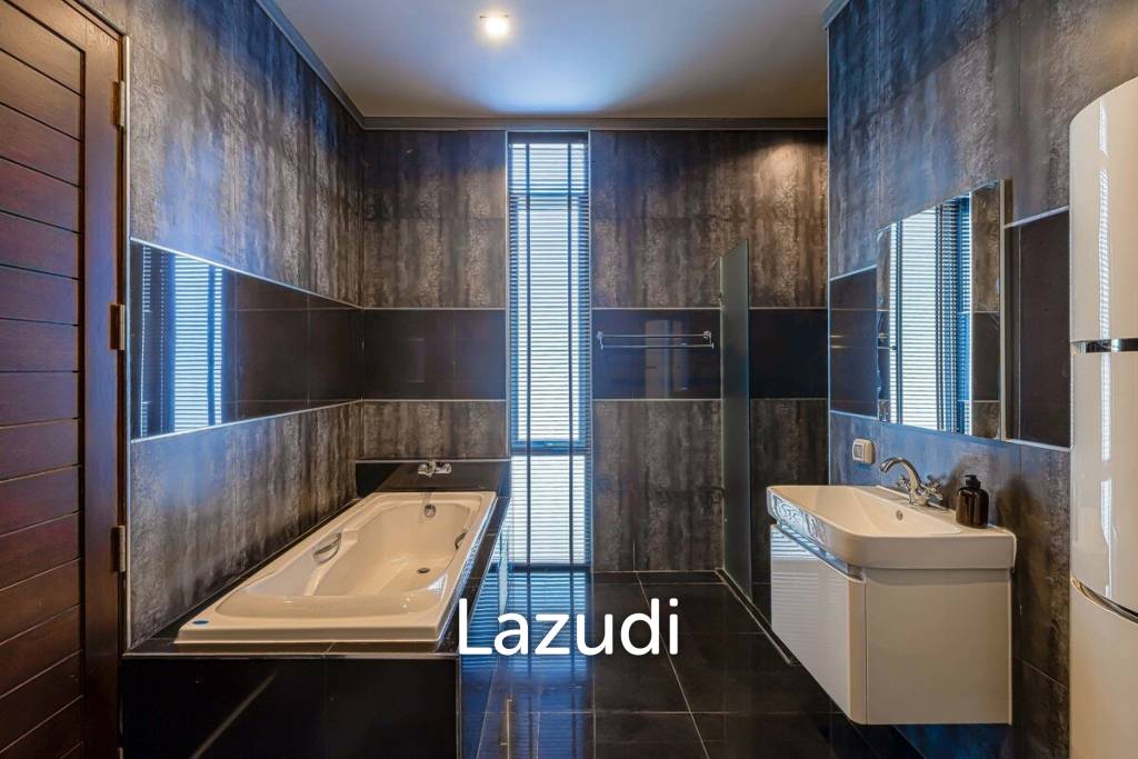 BLACK LOTUS : Quality 3 bed pool villa