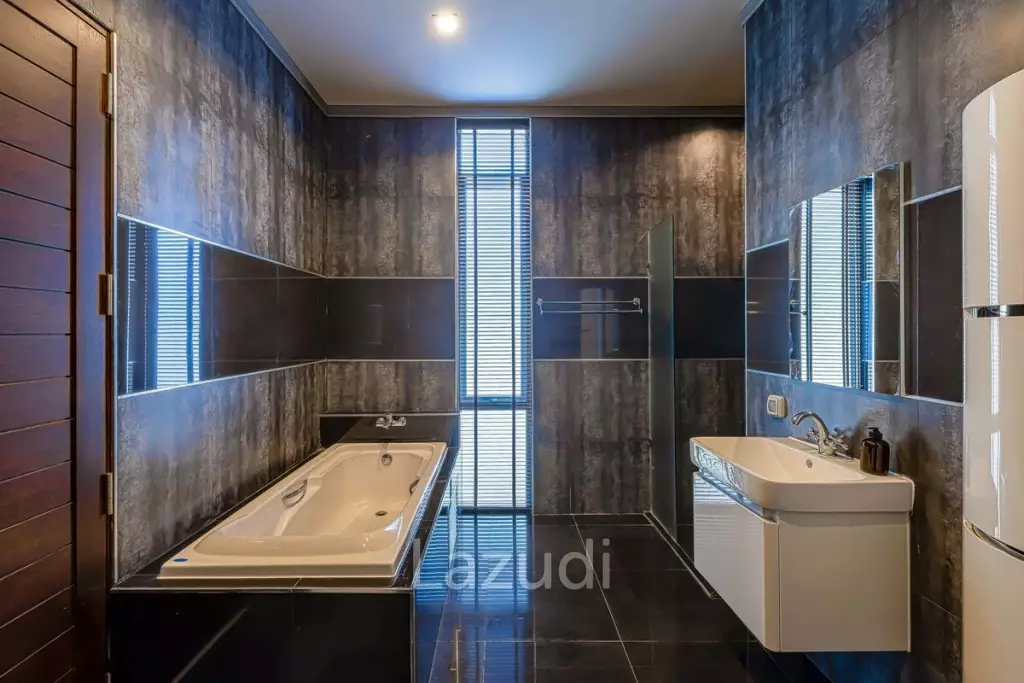 BLACK LOTUS : Quality 3 bed pool villa